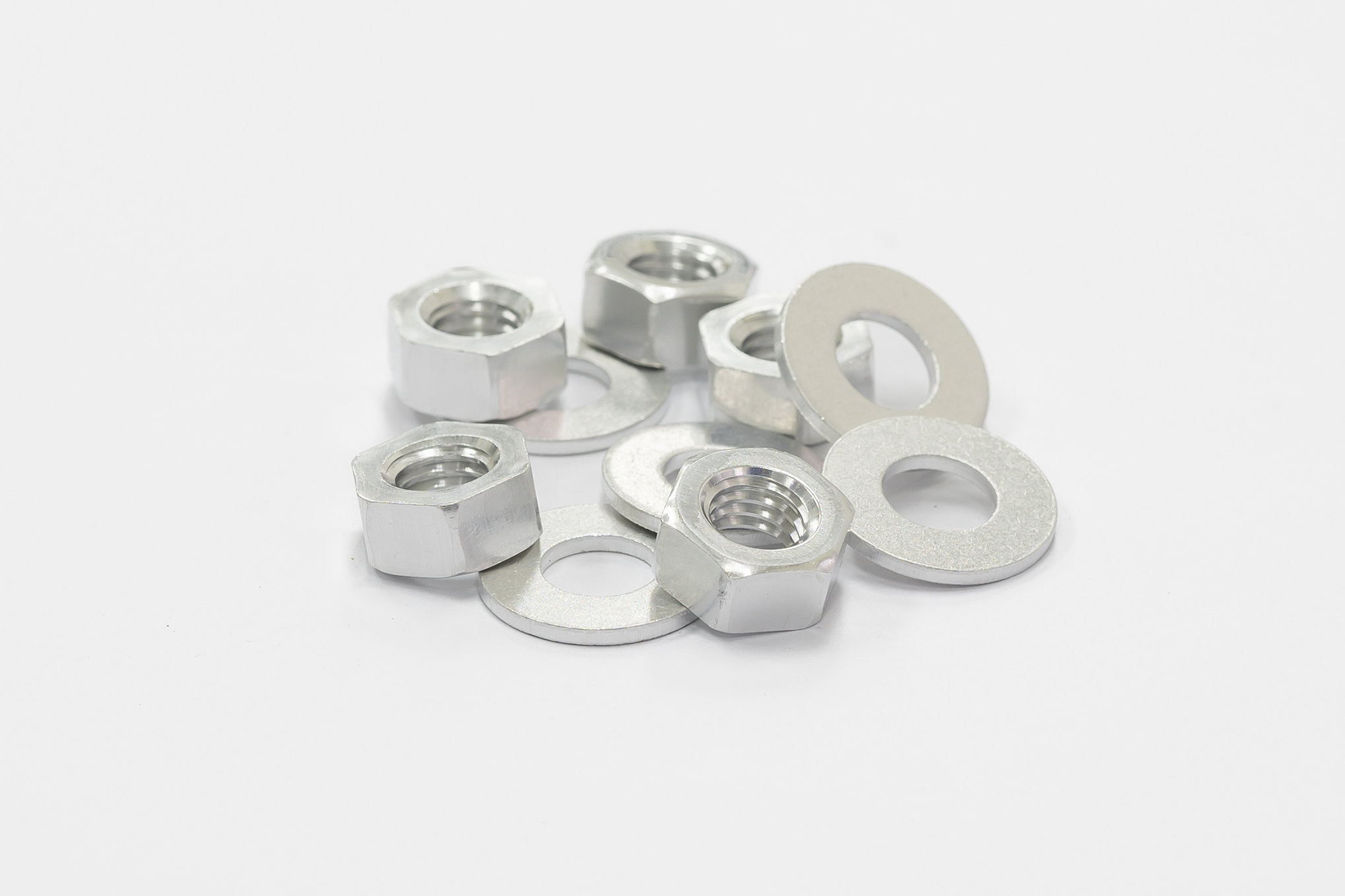 プラグ−ＳＨ（４カクアタマ 表面処理(クロメ-ト（六価-有色クロメート） ) 規格(PT1/8) 入数(400) 四角頭 テーパープラグ 鉄 三価クロメート RoHS対応-YHT NET SHOP（ワイ エイチ ティー ネットショップ）